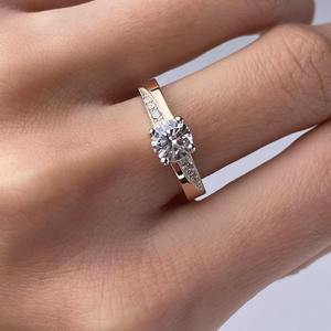 Bague de fiançailles en moissanite taille ronde en or blanc 14 carats sertie de griffes, alliance pour femme, cadeau d'anniversaire - Product Image 4