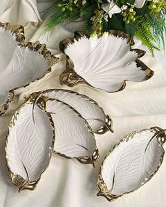 Plateau en argent, plateau en métal texturé, plateau de service rustique, plateau ovale moderne, plateau décoratif fait main, plateau avec poignée en forme de branche - Product Image 4