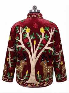 Abrigo Rojo de Terciopelo Suzani Ecológico para Mujer, Bordado Floral, Estilo Boho Chic Étnico, Inspiración Vintage - Product Image 4