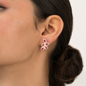 Pendientes de Oro Amarillo de 14K con Rubíes y Diamantes en Forma de Alas, Diseño ODM OEM Hecho a Mano, Última Moda en Joyería Personalizada - Product Image 2