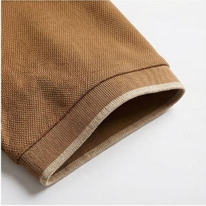 Polo en piqué à manches courtes pour homme, couleur marron, avec poche, coupe classique, design tricoté uni - Product Image 6