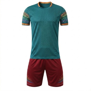 Tenues de football pour hommes et femmes, logo personnalisé sur le devant, service OEM, 100 % polyester, vente en gros d'usine, football léger - Product Image 2