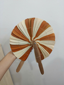 Éventail rustique vietnamien en feuille de coco, artisanat en bambou fait main, éventail rafraîchissant pour l'été, la plage, les mariages et la décoration de fête - Product Image 2