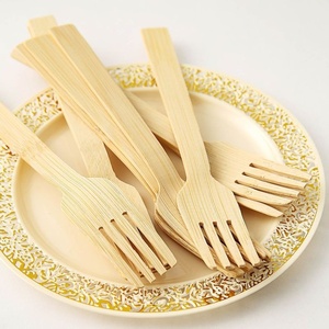 Fourchettes écologiques en bois de bouleau de 155 mm pour les événements alimentaires communautaires et caritatifs, les buffets et les tables de traiteur, les entreprises de restauration - Product Image 1
