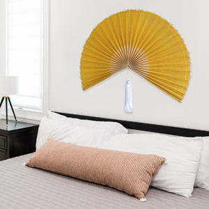 Éventail mural en bambou jaune naturel, tissé à la main, décoration traditionnelle pour la maison, tête de lit avec pompon élégant, art mural - Product Image 1