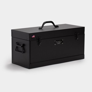 Elegante Baúl de Almacenamiento de Metal Negro Mate con Asa Superior para Uso Profesional y Utilitario - Product Image 1