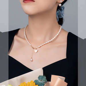 Collier de perles de millet d'eau douce de luxe haut de gamme avec pendentif coquillage léger de style rétro français sur une chaîne de clavicule - Product Image 2