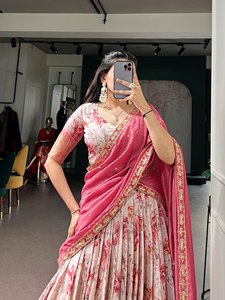 Conjunto de lehenga choli con estampado floral de diseñador y tejido Zari, con dupatta, elegante para fiestas. - Product Image 4