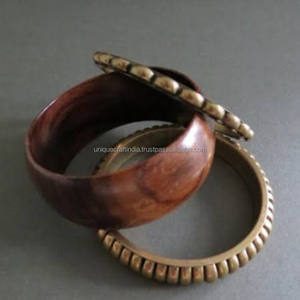 Bracelets en bois bicolores, design moderne et minimaliste, faits à la main, toucher réel, accessoires de mode, usage quotidien, commandes d'exportation - Product Image 3