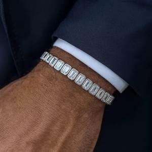 Pulsera de Moissanita con Corte Esmeralda y Diamantes, Diseño Único con Engaste Tipo Tennis, Unisex, Plata de Ley 925, Joyería Fina, Regalo para Pareja - Product Image 4