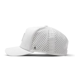 Casquettes de sport respirantes et imperméables à 5 panneaux avec patch PVC personnalisé, haute qualité, trous découpés au laser, ajustables - Product Image 2