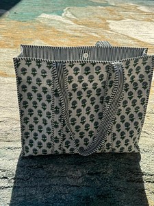 Sac fourre-tout en coton matelassé, imprimé à la main, motif floral bohème, durable, pour femmes - Idéal pour la plage, les voyages et les cadeaux (Noël, mariage) - Product Image 4