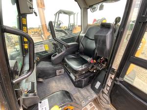 รถตักล้อยางขนาดเล็ก JCB 3TS-8W ปี 2022 เครื่องยนต์เบนซิน 92 กิโลวัตต์ เครื่องยนต์คูโบต้า กำลังสูง รถตักตีนตะขาบ ระบบเกียร์ PLC สีเหลือง น้ำหนัก 3000 กิโลกรัม - Product Image 6