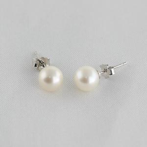 Boucles d'oreilles rondes en argent 925 avec perle d'eau douce, petite bourgeoise, cadeau de vacances, design élégant et discret - Product Image 1