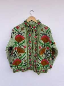 Veste matelassée en coton brodée style Suzani vert pour femme, col montant, motif floral vintage bohème, vêtement d'extérieur tissé pour festival d'hiver - Product Image 4