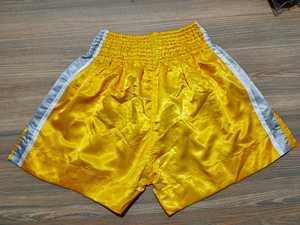 Shorts de Muay Thai al por mayor, hechos con tela ligera de primera calidad, con costuras resistentes y ajuste flexible para hombre - Product Image 3