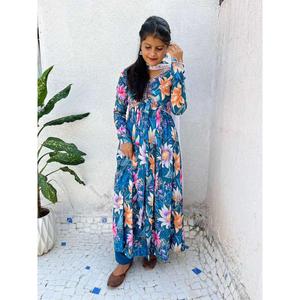 Pantalon haut en coton à impression numérique avec verre fait main Alia Cut et Dupatta en bleu - Product Image 3