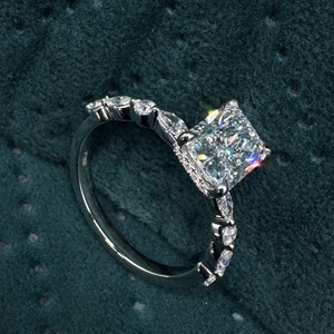 Magnífico Anillo de Diamante Radiante Cultivado en Laboratorio de 2.55 CT en Platino PT950 para Mujer - Product Image 5
