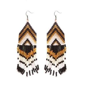 Boucles d'oreilles brodées à la main avec motif papillon en perles de rocaille, base en coton léger, style de bijoux traditionnels, 59 - Product Image 5