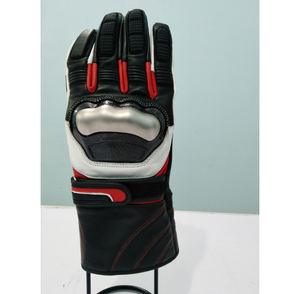 ถุงมือขี่มอเตอร์ไซค์คุณภาพสูง ได้รับการรับรองมาตรฐาน CE ผลิตจากหนังวัวแท้ ทนทาน กันลื่น พร้อมป้องกันข้อนิ้ว (สีดำ/ขาว/แดง) - Product Image 1