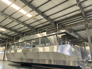 Bateau de passagers en alliage d'aluminium et fibre de verre UBI 1775, personnalisé, 75 passagers, 17,6 m, moteur hors-bord à essence 300 CV, yacht télécommandé - Product Image 2