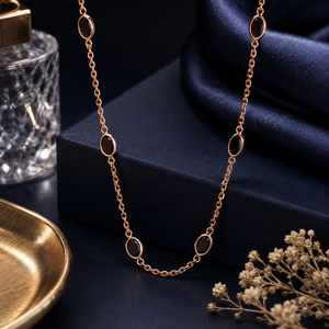 Elegante Collar Ovalado de Oro Rosa de 18K para Mujer con Piedras Negras Intensas y Cadena Delicada Minimalista - Product Image 1