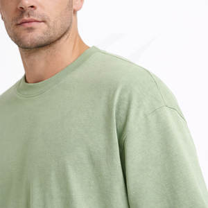 T-shirt Homme Col Rond Coupe Ample en Coton Peigné 240 g/m² Doux au Toucher Teint Uni Poids Lourd – Vente en Gros Haute Qualité - Product Image 3