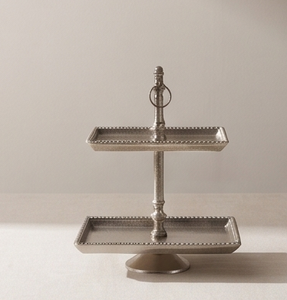 Support à gâteau carré multifonctionnel à 2 niveaux en métal argenté avec bordure perlée, plateau de service et poignée annulaire, présentoir à pâtisserie - Product Image 1