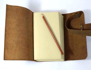 Cuaderno de Cuero de Primera Calidad, Vintage, Color Marrón, Hecho a Mano, con Diseño de Lápiz en Papel de Algodón Reciclado - Product Image 3