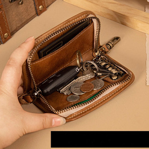 Porte-clés de luxe en cuir avec plusieurs compartiments pour clés, cartes et objets personnels - Product Image 1
