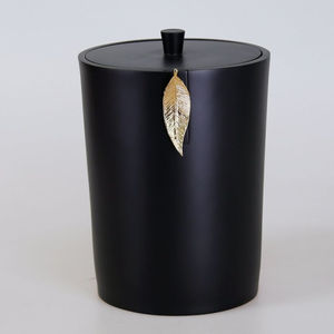 Elegante bote de basura metálico que mejora los estándares de limpieza en oficinas, restaurantes y espacios públicos - Product Image 4