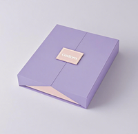 Rote Geschenkbox für Notizbücher und Stifte Silber Geprägtes Logo Matt Laminiert Recycelbare Kartonverpackung Individualisierte Geschäftsverpackung