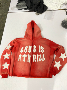 เสื้อฮู้ดผู้ชายสีแดง ปักลาย Love Is A Thrill Stars ทรงโอเวอร์ไซส์ สไตล์ลำลอง ซิปหน้า ผ้าถัก คอตตอน สไตล์ฤดูใบไม้ร่วง - Product Image 2