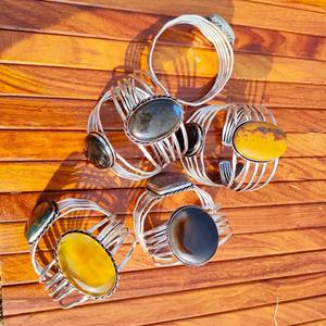 Bracelets multi-pierres en laiton avec pierres précieuses naturelles pour le yoga, la relaxation, la pleine conscience et un usage quotidien, disponibles à prix compétitif - Product Image 1