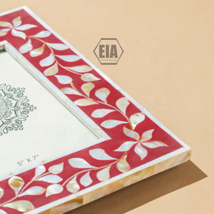 Cadre photo en résine artisanal de qualité supérieure avec une magnifique combinaison de couleurs et des couleurs personnalisées avec des puces collées à la main. - Product Image 3