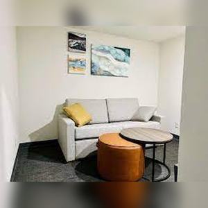 Table ottomane ronde avec pieds en métal, finition CARB P2 E0 MDF HPL, design assemblé pour salon - Product Image 1