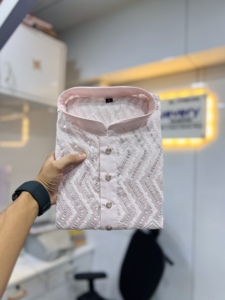 ชุดคุรตะ ปาจามา ลายเชฟรอนสีชมพูและสีขาวสำหรับผู้ชาย ความยาวระดับเข่า ชุดพื้นเมืองแบบดั้งเดิม - Product Image 2