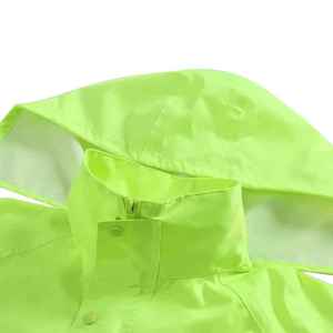 Traje Impermeable Verde Universal con Capucha y Pantalones para Senderismo, Camping y Uso Casual al Aire Libre, Talla Adulto - Product Image 2