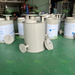 Cuve de mélange de liquides en polypropylène de 1000 L avec sortie à fond incliné pour applications aquatiques, haute rigidité, usage chimique - Product Image 1