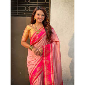 Sari en soie douce rose pâle Elite Weaves, tissé traditionnellement avec des fils Zari contrastants, pour les mariages, 650g - Product Image 4