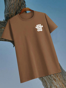 Camiseta Gráfica Marrón con Estampado 'Good Things Take Time' - Estilo Groovy con Letras Burbuja - Top Oversize Estético Vintage Streetwear - Product Image 3