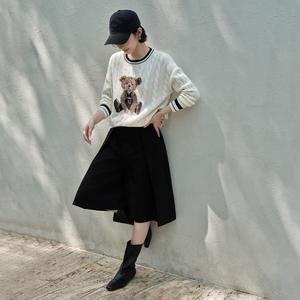 เสื้อไหมพรมถักสำหรับผู้หญิงรุ่นใหม่ OEM 2026 คุณภาพสูง ลายปักรูปหมี พร้อมโลโก้ด้านหน้า จาก TRIOTAKE INDUSTRY - Product Image 6