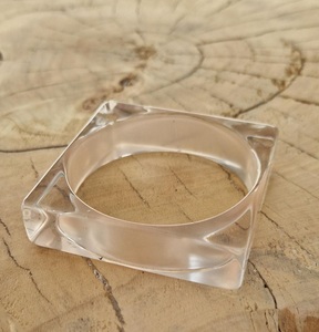 Bracelet en acrylique solide de forme carrée, design personnalisé, artisanat indien, bracelet transparent, manchette, très bon prix - Product Image 1
