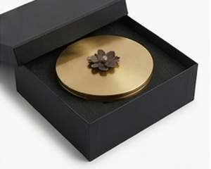 Boîte de rangement pour épices en métal doré rond de qualité supérieure avec un design de couvercle à fleurs pour une utilisation en cuisine - Product Image 6