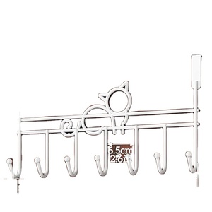 Colgador para puerta de metal blanco con ganchos para toallas, organizador decorativo para puerta para uso en ropa - Product Image 1