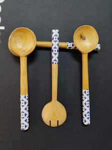 Plateau de service rond en bois avec design en résine et ensemble de sous-verres assortis, article décoratif pour la maison et la cuisine, cadeau - Product Image 5