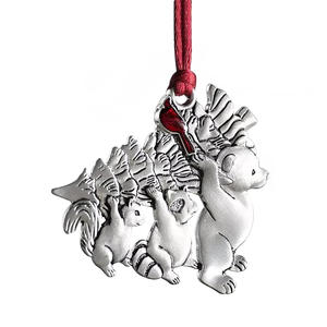 Ornement d'ours suspendu de Noël-Décor d'animal de forêt en peluche ou en feutre pour arbre - Product Image 1