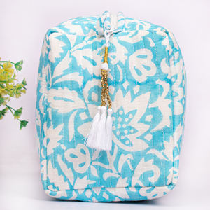 Ensemble de 3 trousses de maquillage de luxe en coton matelassé à motifs floraux, faites à la main, pour femmes, légères, pour voyage, promotionnelles, organiseur de cosmétiques - Product Image 4