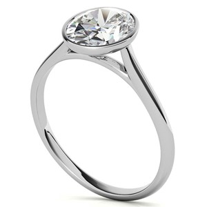 Élégante bague de fiançailles solitaire en moissanite ovale incolore de 2 carats, sertie clos en or blanc massif 10K, pour demande en mariage - Product Image 4