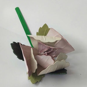 Colgador de Bolso con Adorno de Flor en Cuero PU Premium - Lujoso, Elegante, Impermeable, Profesional, Resistente y Duradero - Product Image 1